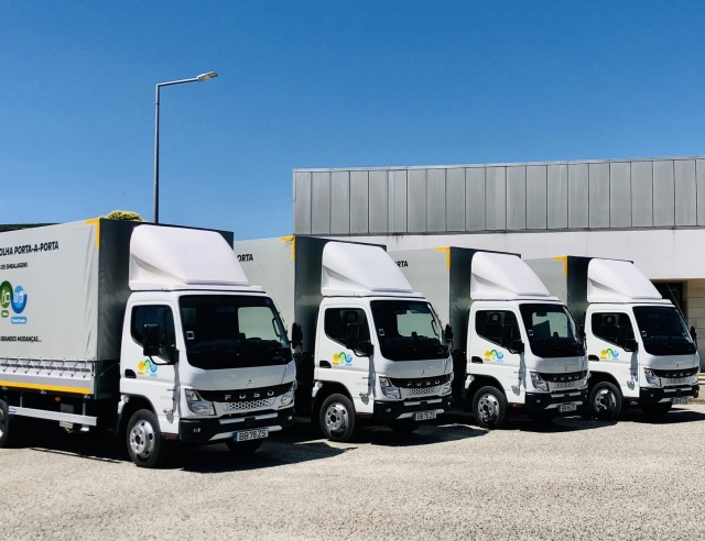 Quatro novas viaturas para o serviço de recolha porta-a-porta de resíduos de embalagem no comércio e serviços, foram hoje entregues nas instalações da AMRPB.